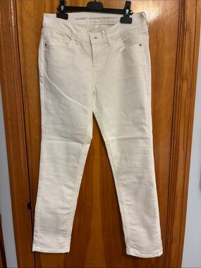 Old Navy Women’s White Boyfriend Straight Jeans